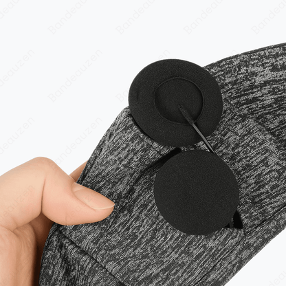 Gros plan des écouteurs plats du Bandeau bluetooth pour dormir